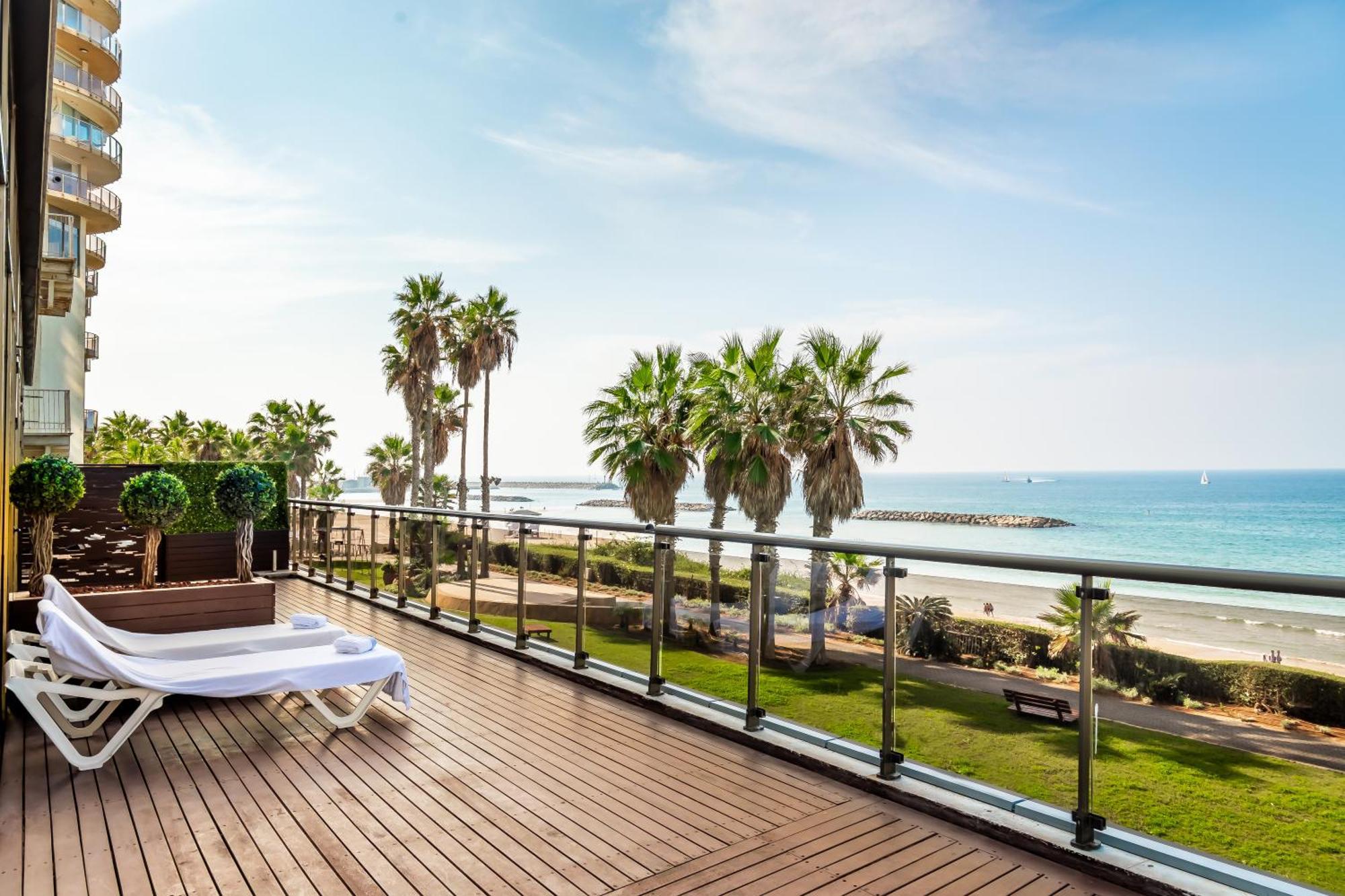 Daniel Herzliya Hotel Ngoại thất bức ảnh View from the balcony of a suite at the Hilton Tel Aviv