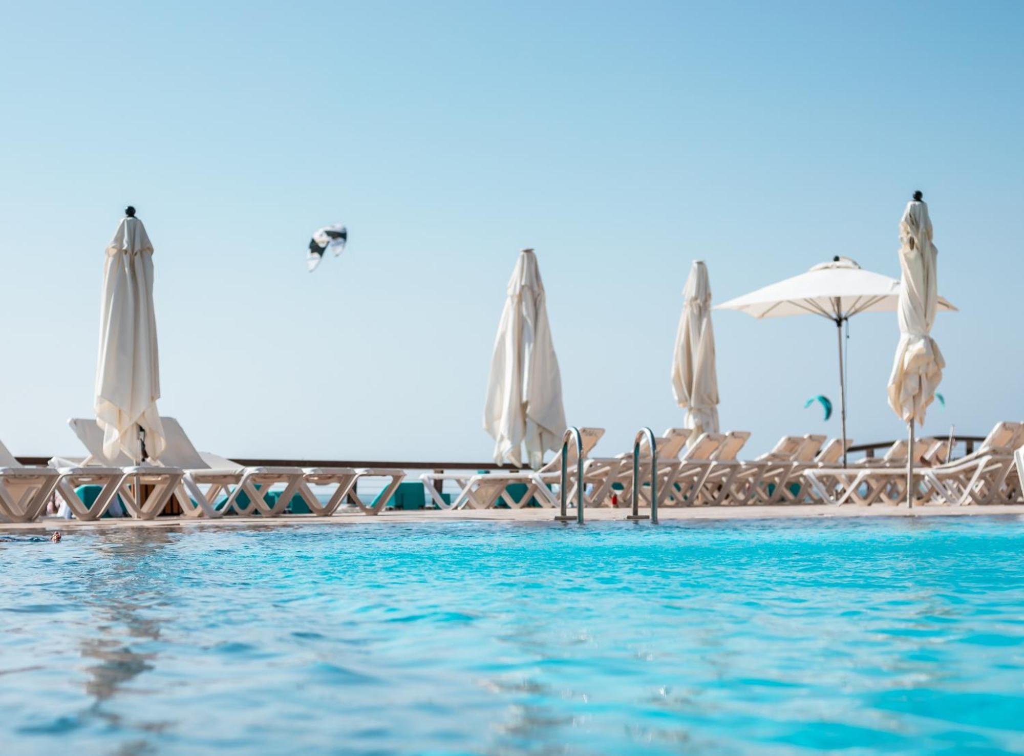 Daniel Herzliya Hotel Ngoại thất bức ảnh A swimming pool