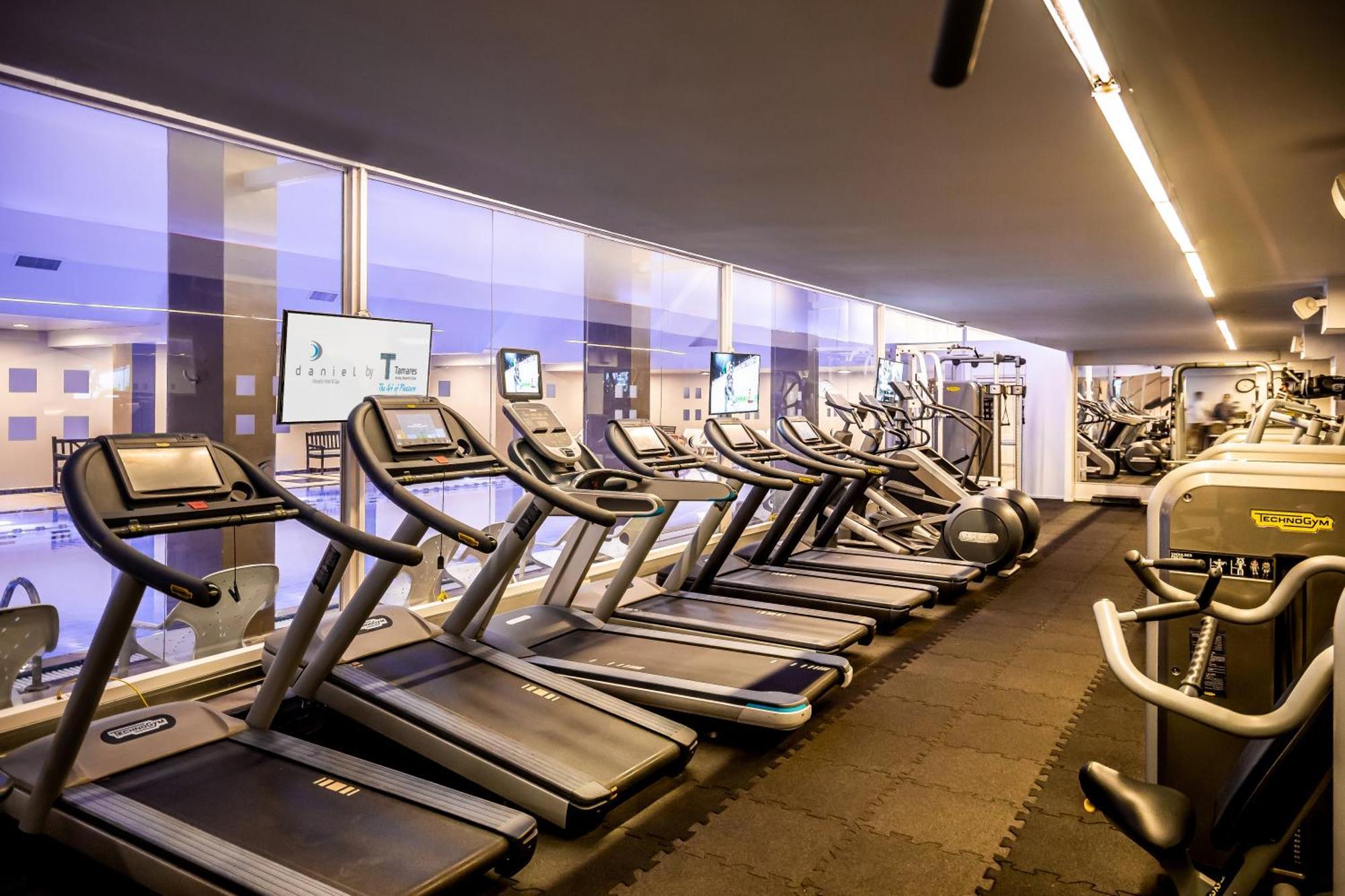 Daniel Herzliya Hotel Ngoại thất bức ảnh The gym at the hotel